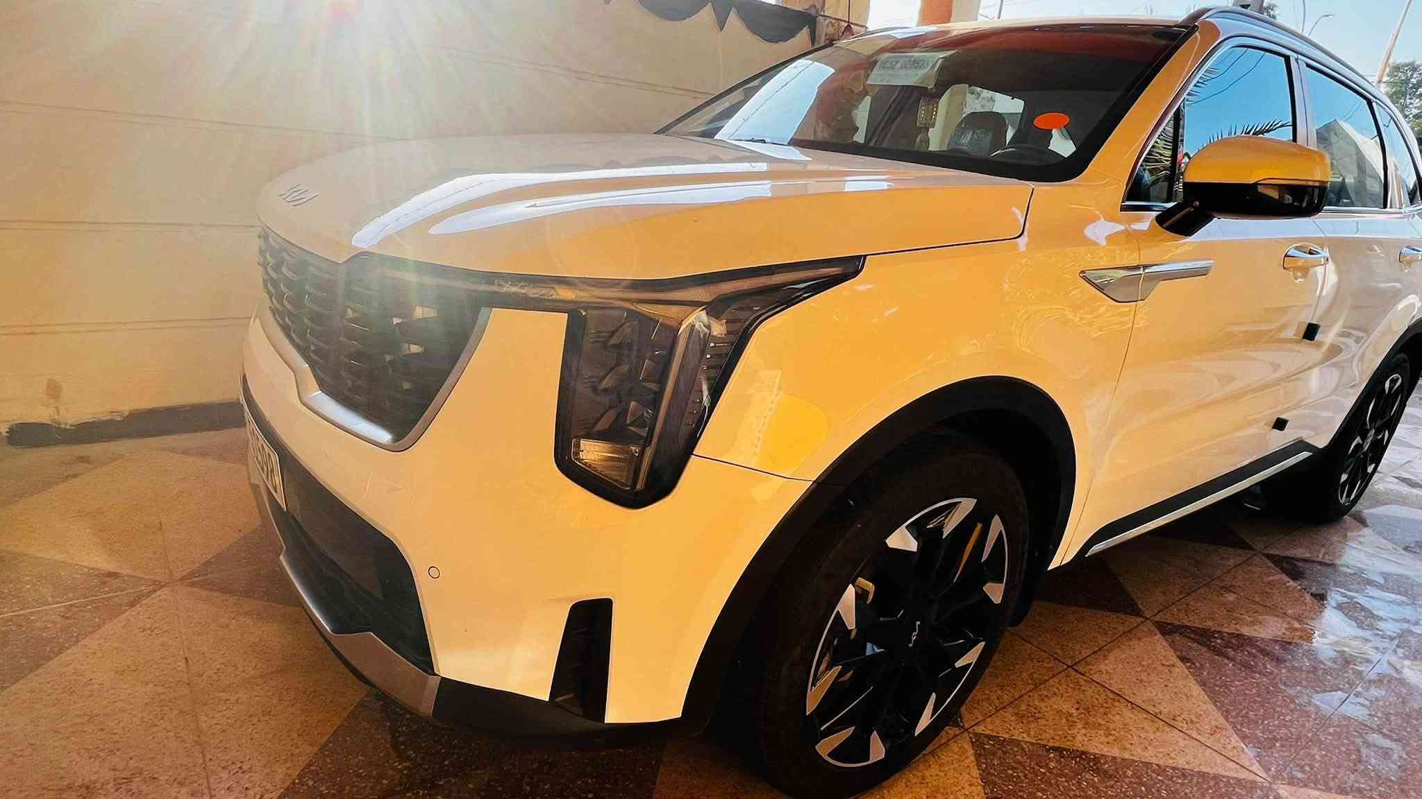 اسلام عليكم
بيع فقط 

سورنتو ٢٠٢٤ خليجي رقمها بغداد باسمي كفالة عامة 

. سيارة ٦ سلندر 

. ويل ٢٠ 

. ثلاث قطع تبريد 

. مقاعد مخمل كهربائي 

. كير ماوس 

. هاند بريك بصمه 

. وضعيات قيادة متعددة 

. حساسات ٣٦٠ درجة 

. كامرة دوارة 

. صندوق كهربائي 

. شفتات بل مقود 

. لايت امامي ثلاث عدسات 

وبعد بيها مواصفات 

سيارة مكانها ذي قار 

السعر ٢٩٠وبيها مجال 

للاستفسار *********** واتساب او اتصال او مراسلة الصفحة
