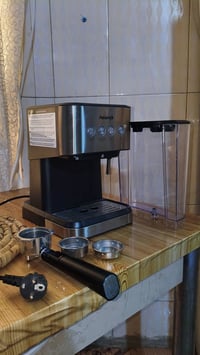 ماكينة اسبرسو • نظيفة • بصرة معقل
