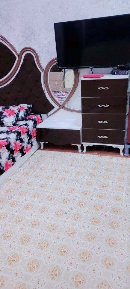 غرفه تركيه مستعمله نظيفه مافيها ايا كسر نهايتها ٩٠٠ موقع بصره موفقيه دور النفط للتواصل ***********

