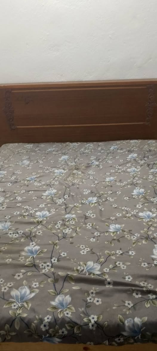 السلام عليكم غراض مستعملة للبيع 

مستعجل 
١)غرفة كاملة مكونة من كنتور 5بيبان و جرباية وميز مراية

2)مكنسة كهربائية 

3)طباخ 5اعيون 

4)كنتور 6 بيبان +ميز امرأة+مجرات

العنوان بغداد معسكر بلديات شارع المضيف 

رقم الهاتف ***********
