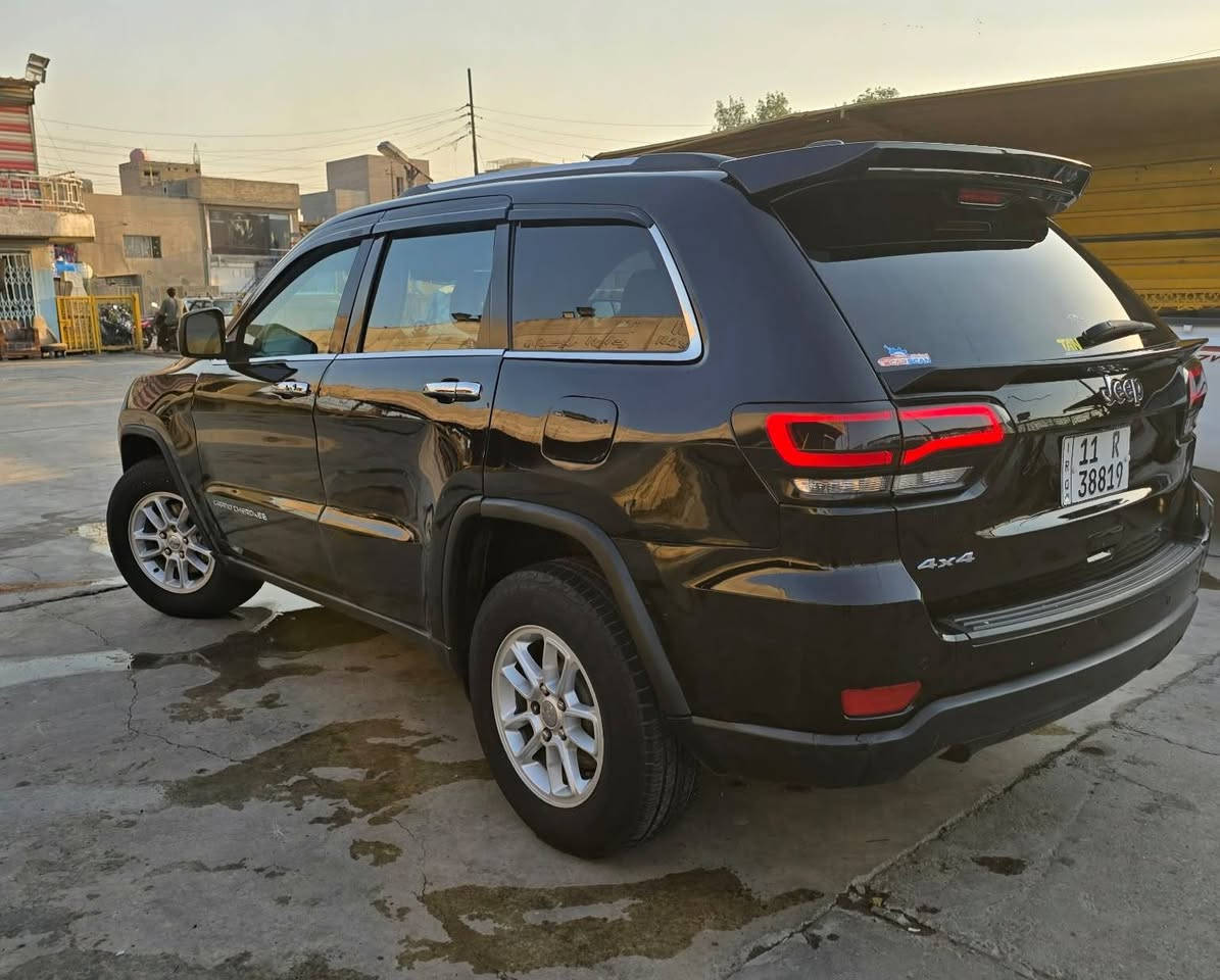 سلام عليكم للبيع او مراوس حسب القناعه جيب شروكي مديل 19 رقم بغداد انكليزي وهزه جديده يعني كبل تحويل سياره ماشيه 70 فقط تخم تاير صدر امامي وخلفي جديد مكينه 6 سلندر السياره عليها ادامة كامله مركز تان بوليش حمام وادامه للمكينه السياره جايه من امريكا حادثها صندوك وبيها الشاصي الخلفي تعديل من جهة السبير فقط تعديل واجتي بيها قطع صبغ اني ابيع عام عام بيهه باب سايق ولوره ضربه ومصلع السياره تخبل وبالخير علياخذها وصبغتها تخبل وصفاح السياره موس السعر 160 وبيهه مجال بسيط للشراي يخابرني وبخدمته السياره مو سعرها سعر 15 صبغ عام مكان سياره بغداد استفسار عل رقم *********** سونار موجود ويه صور كل تفاصيل مثكوره لحد يخابر ويكلي شبيها كل تفاصيل يمك بلمنشور سياره مكفوله من عيب شرعي من كص
