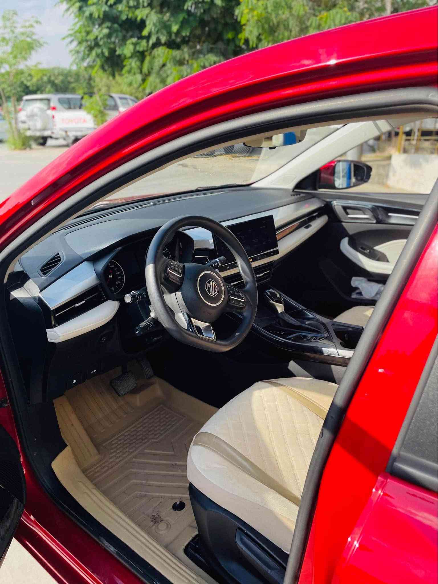 MG5 2024 ڕەنگی سور 
سەیارەکە هیچی پێوەنیە تەنیا چاڵێک نەبێ لە سنوق سەیارەیەکی جوان و تاک ، 30 هەزار ڕۆشتووە و زەمانی شەریکەیە بستێکی دۆسەکەی لە ژێرەوە تۆزێک ڕوشاوە و دیار نیە و زۆر جوانە سەیارەکە .
نرخەکەشی ١١٠ گڵاو مەعمەلەیەک.
***********
*********** كالار, السليمانية

