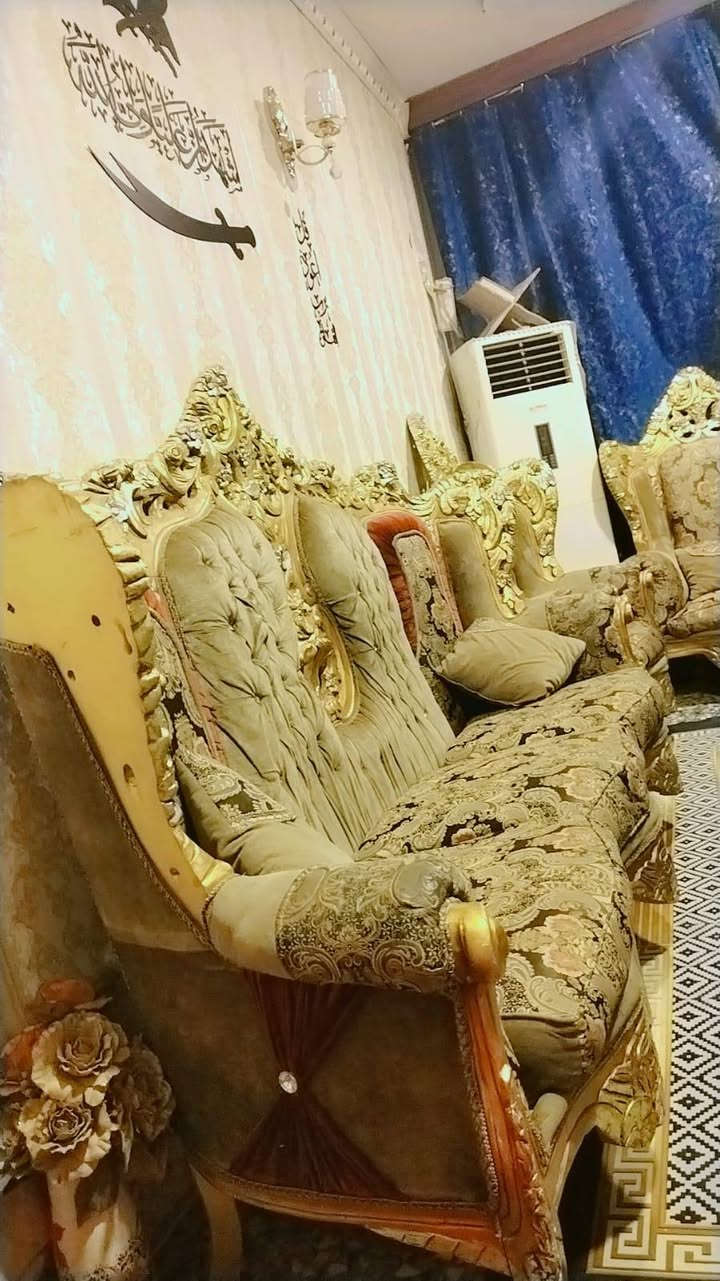 تخم زان مصري ١٠ مقاعد مع ٧ كوشات مع طبله وسطيه ب٦٠٠ الف وبي مجال (***********)
