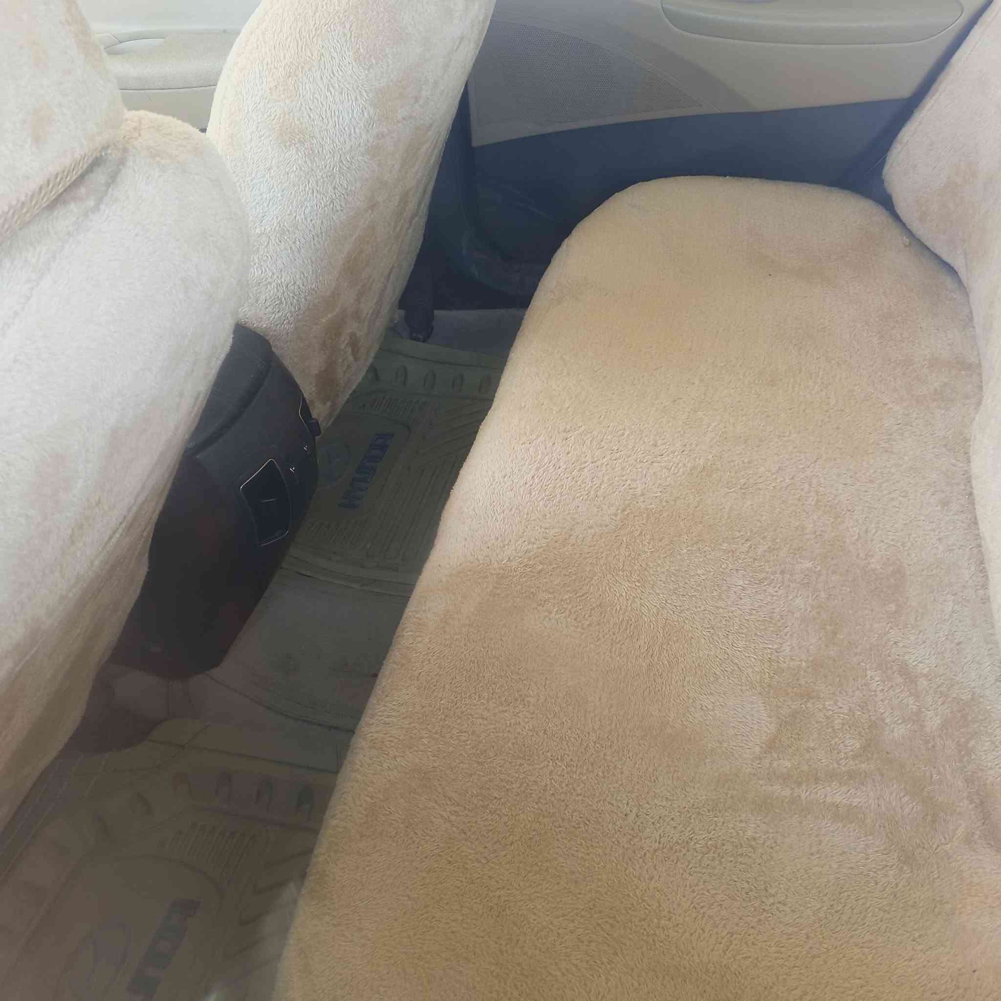 السلام عليكم
للبيع 
سوناتا موديل 11 خليجي رقم اربيل 
بيه جاملغ خلفي صبغ بدون معجون وجاملغ امامي وربع لبنيد وسونار موجود 
مكينه وكير حداديه تخم تاير تبريد جاهزه 
فول مواصفات بدون بصمه 
 سعره 110 وبيه مجال مكاني ديوانيه دغاره صدر الدغاره ***********
