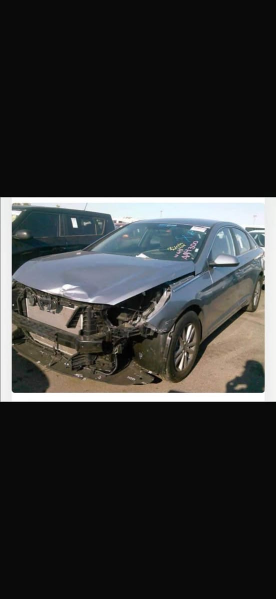 السلام عليكم Hyundai Sonata
هونداي سوناتا أمريكي 
موديل ٢٠١٧ محرك ٢،٤ gdi
كير ومحرك على وضع الشركة وتبريد بشرط 
ماشيه 90ألف ميل 
كير و محرك ما مفتوح وبشرط
رقم اربيل سنويه هزة جديد 
 تحويلها بشرط
صدر وحداديه وطخم تايرات كلها جديد 
مكانها الموصل
ضررها بوند و جاملغ بدون ايرباك وبدون دواخل وبيها ملاحضات بسيطة سيارة جاهزة ماناقصها برغي
‭***********‬‭‬ للتواصل واتساب هم موجود
