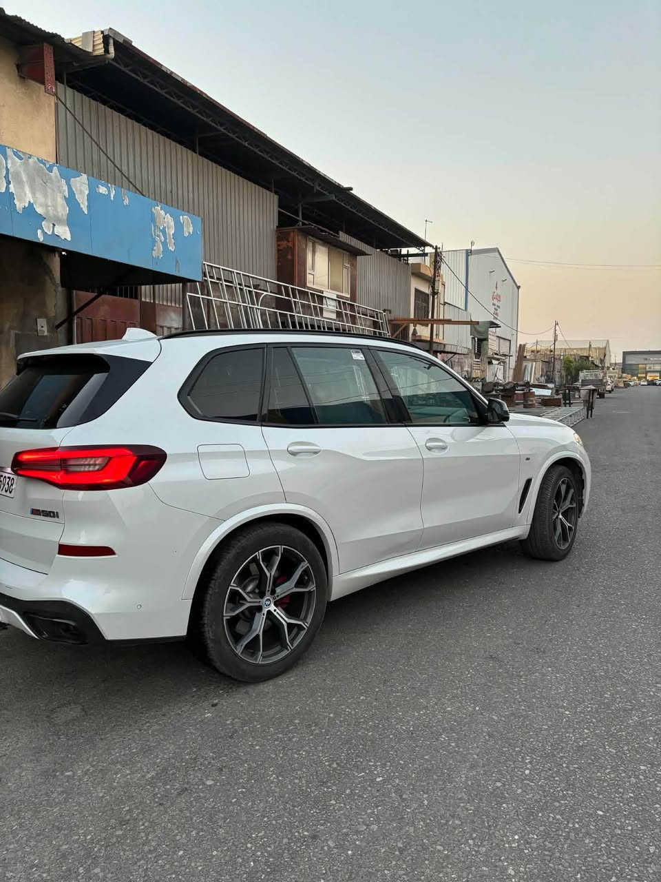 X5 M50 ٢٠٢٢ • ١٠٣ ألف كم • حادث باب