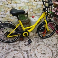 بايسكل سعر83 الف نهايته81 الف  لون اصفر حلو ممكن تكلي شنو موديل البايس...