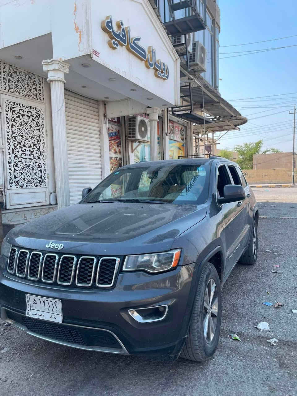 جيب شيروكي لاريدو 2020
ماشيه 80الف 
مواصفات رادار 
تحكم كشنات 
محرك 3600
مامفتوح 
4ويل
تبريد ثلج 
رقم بغداد تحويل ثاني يوم 
السعر 175ماكو هيج سعر الموديل 20بس متوازي على البيع
حادثها نص البجم مصبوغ نص البنيد والجاملغ الأيمن والايسر الاتصال على الرقم ***********

