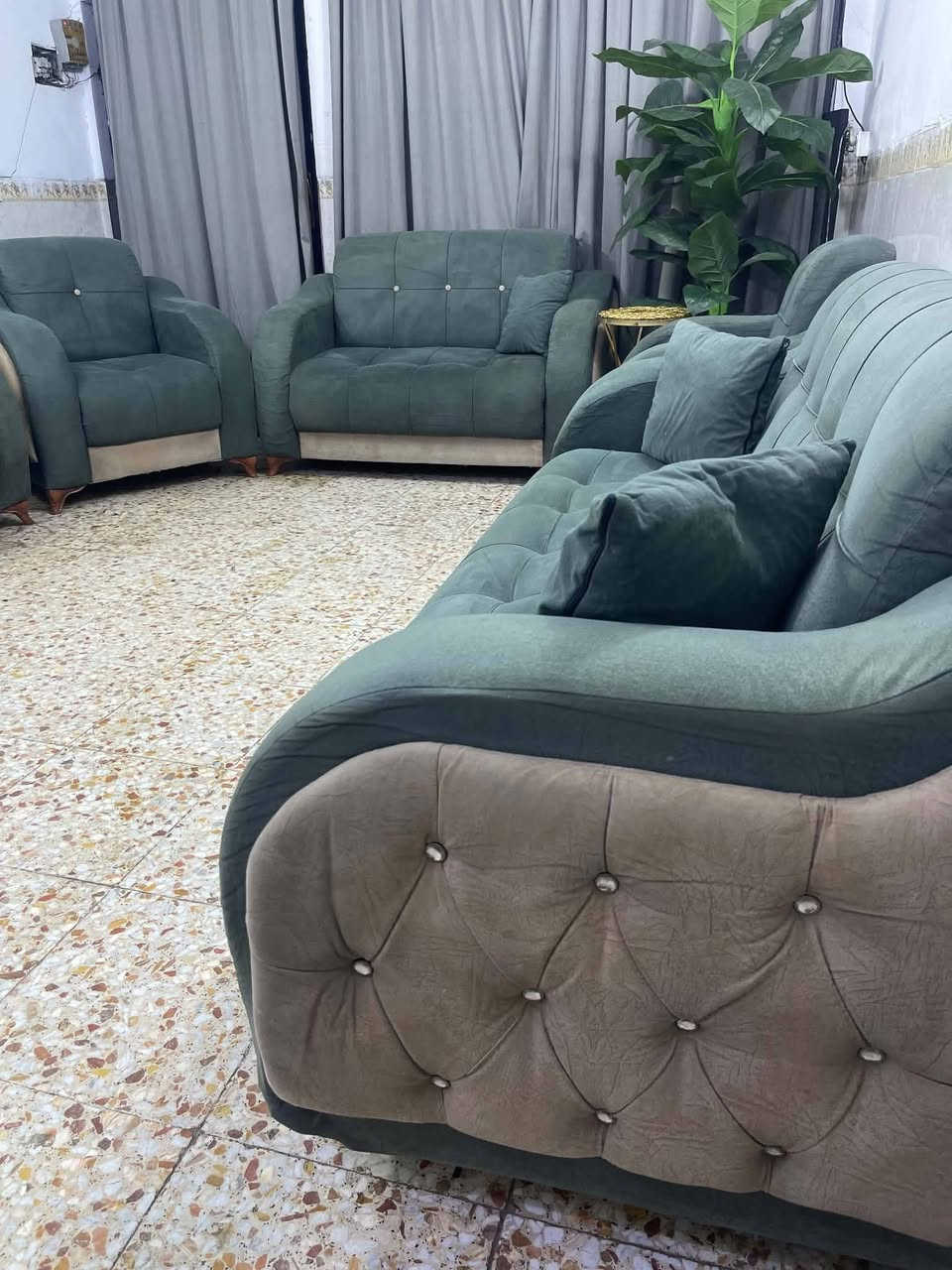 عشره مقعد مقعد كلش ثكيل  سفنج طبي  شرط الكعده مالته اذا  مو نفس التركي يرجع السعر 325 . ***********
