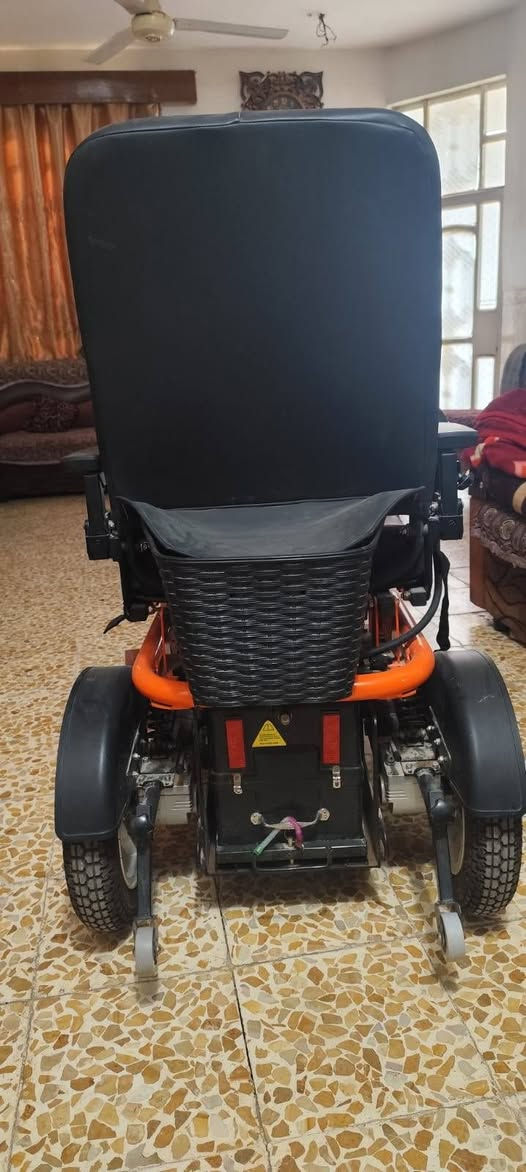 سلام عليكم عندي هاي العربانه مآل معوقين كهربائيه لبيع حله ورديه خارج سيف سعد
السعر 350استفسار اكثر ***********
