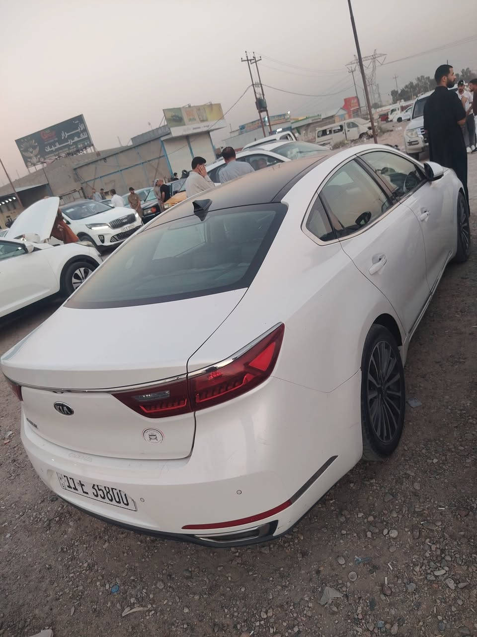 السلام عليكم كيا كاتنزه موديل 2019 محرك 6 حادث فقط بنيد اصلي بدون دواخل بدون ايرباك السياره جاهزه فول مواصفات واحد على واحد فيايبي رقم بغداد بسمي السعر 143 وبيهه مجال الرقم ***********
