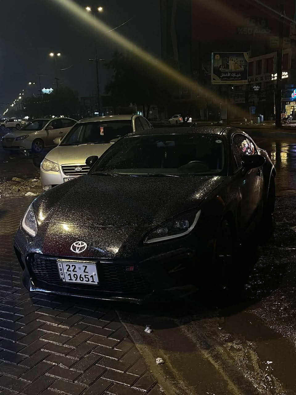 بيع مستعجل🚨🚨🚨🚨🚨🚨🚨🚨🚨
السلام عليكم شباب..
للبيع الوحش الياباني الرياضي Toyota GR86 Premium موديل 2024، فئة البرميوم (أعلى مواصفات بالشركة)، سيارة مميزة جداً بالأداء والمظهر وجاهزة للاستخدام مباشرة.

مواصفات السيارة:

 المحرك: 2.4L بقوة 228 حصان (تنفس طبيعي).

 ناقل الحركة: أوتوماتيك (كير أوتوماتيك مع شفتات بالستيرن Paddle Shifters للمتعة الرياضية).

 الدفع: خلفي (RWD) مع نظام Torsen® محدود الانزلاق للثبات والمنعطفات.

 الممشى: 30 ألف كيلومتر فقط.

 المظهر الخارجي والداخلية:

 ويل 18 بوصة بلون أسود مطفي (Matte Black) الأصلي الخاص بفئة البرميوم.

 سبويلر خلفي رياضي (Duckbill) مدمج بلون السيارة.

 إضاءة LED أمامية تفاعلية بالكامل (Adaptive Headlights).

 كراسي رياضية هاف جلد وخامة (Alcantara) دبل لون مع تدفئة وتبريد الكراسي.

 شاشة رئيسية قياس 8 إنش تدعم Apple CarPlay و Android Auto مع نظام صوتي مطور (8 سماعات).

 كاميرا خلفية وحساسات أصلية.

وضعية الحوادث والضرر (بمنتهى الشفافية):

 البنيد: راجع بارد فقط (بدون صبغ).

 باب السايق: صار بيها حادث هنا بالعراق وتم تبديل الباب بالكامل (تبديل باب وكالة ومطابق بدون أي فروقات أو عيوب).

 الشواصي والارباقات وكالة وسليمة 100%، والسيارة جاهزة من كل النواحي وما تحتاج أي مصاريف.

ملاحظة:

السيارة مظللة ومطلع بيها سنوية والتظليل لمدة سنة و٨٠ بالمية العتم مالته 

رقم الشاصي: JF1ZNBE19R8758297++ صور حادث الباب موجودة بالمنشور

التفاصيل والاتصال:

 مكان السيارة: بغداد، العامرية.

 السعر المطلـوب: 183  وبيها مجال

 للتواصل والاستفسار: [***********]  موجود اتصاال + واتساب فقطط

نص مكتوب في الصور:
- Baghdad PERFORMANCE BAGHDAD