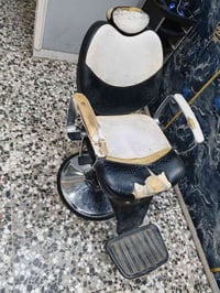 كراسي عدد ثنين فاترين عدد ثنين وعربه سعر 150الف شلعه وحده البلديات رقم...