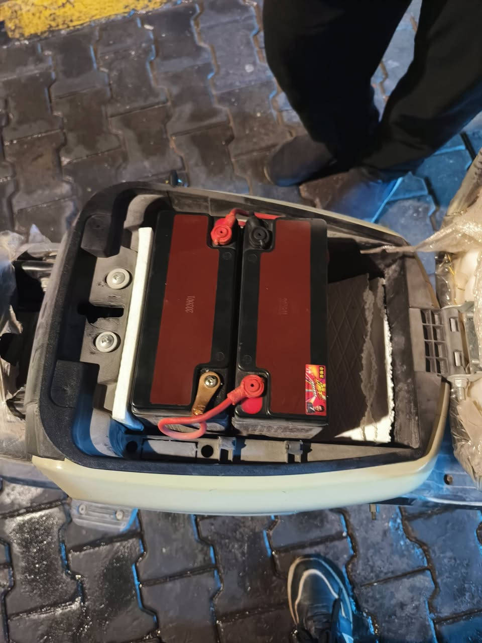 دراجه شحنR9مديل 24نضيفه وحلوه 5بطاريات و32امبير وجدد البطاريات مكاني كرمت علي شارع لطيف ***********الي يريدها يراسلني وتساب سعرها 400وبيها مجال
