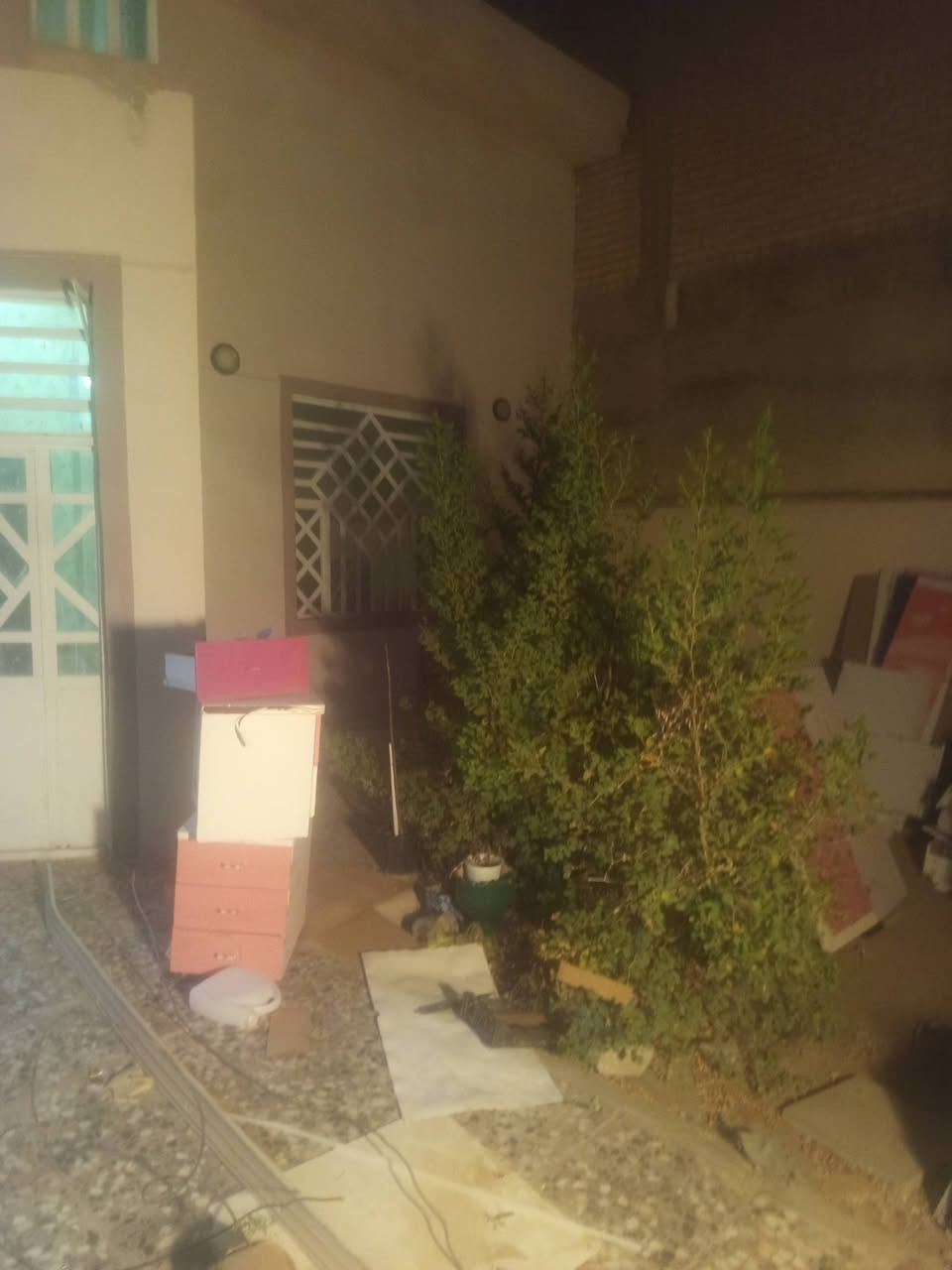 دار للايجار حي العداله شارع 15 بسباره البيت مكتب حي السواق مساحه البيت 200 متر
***********
