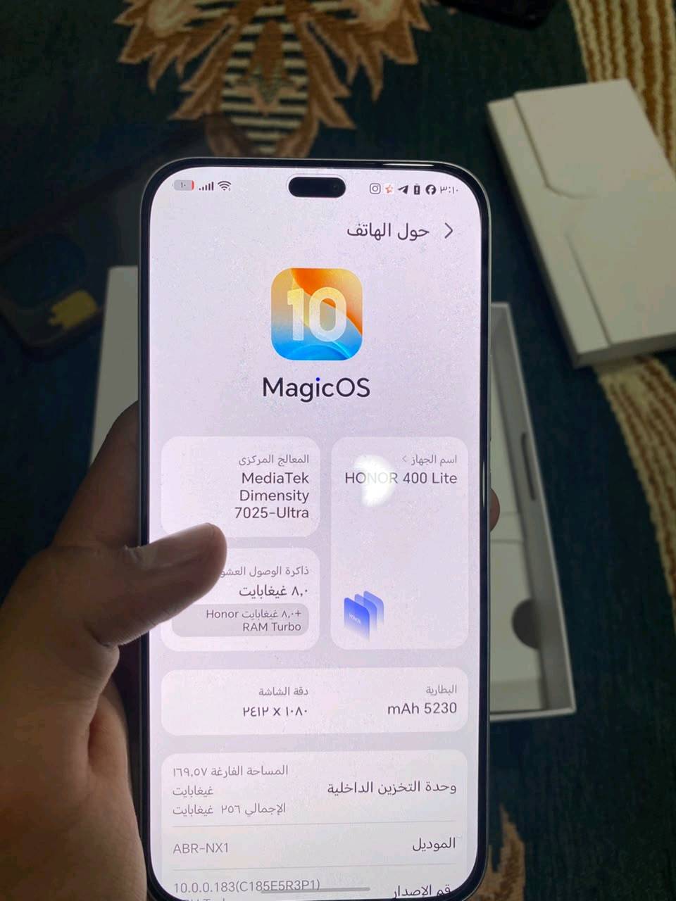 سلام عليكم  عندي هاذ الجهاز من شركه هونر 400لايت مواصفات كل حلوه وجميله الجهاز الوضع الوكاله بي بس كسره اصغير  متبين باالفلاش الجهاز شاشاته 120 هيرتز 
الجهاز 108MP كامرته مدعومه بالذكاء الاصطناعي الجهاز مداخل صيانه استخدامه شهر كامل ملحقاته كلهن ويا والجهاز بي زر الكامره كل حلوه راح ايكون سعر الجهاز 245 التواصل الرقم *********** بي واتساب مكاني حله