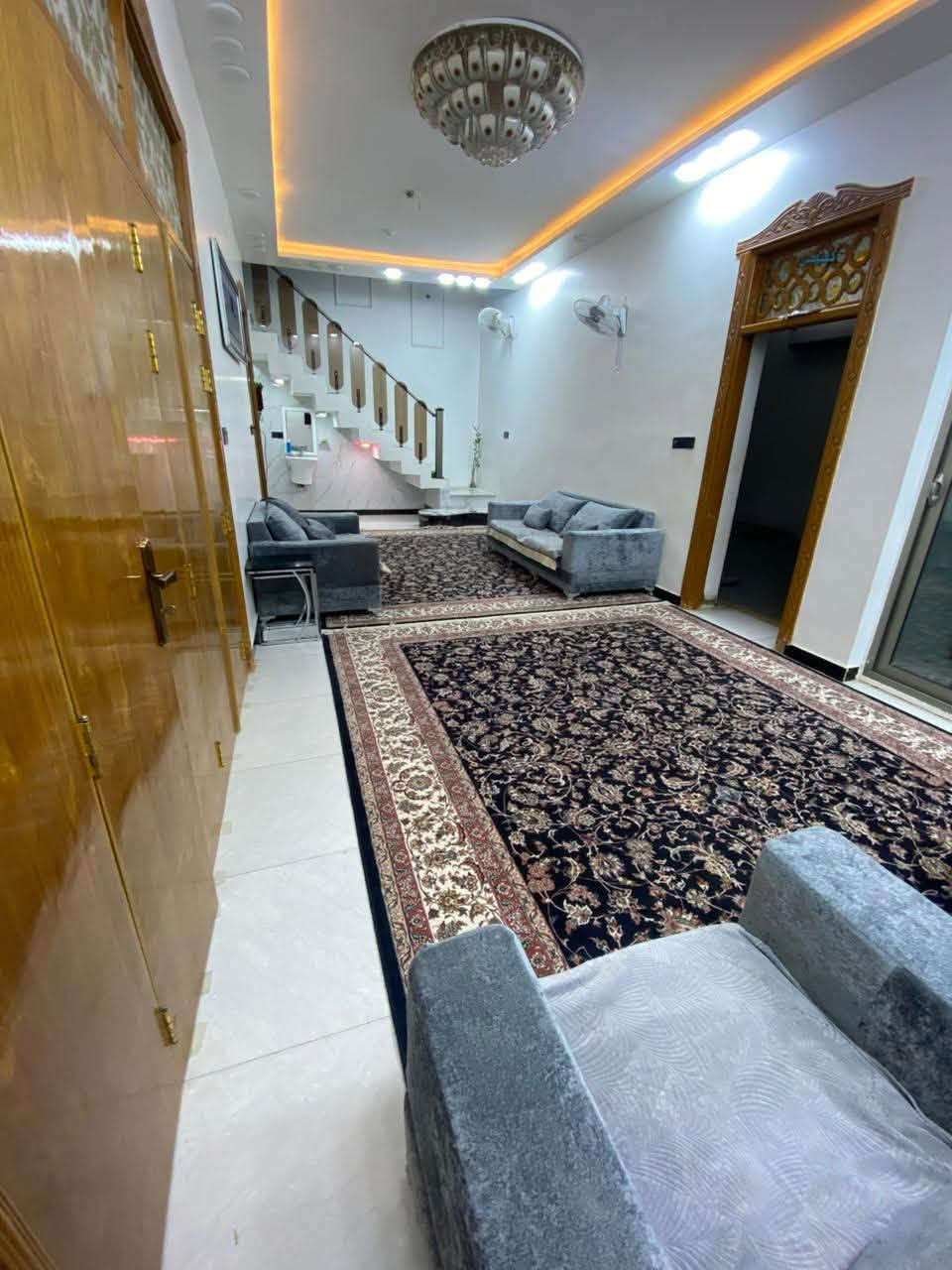 � بيت للبيع – منطقة النداء
📍 موقع مميز جداً

 • قريب شارع كربلاء
 • مقابل كريت مول
 • قريب شارع جامعة الكفيل
 • المنطقة قيد التطوير (تبليط ومجاري قريباً)
شارع مالك شتر

🔹 مساحة الأرض: 200 م²
🔹 عدد الغرف: 6 غرف
🔹 الاستقبال: 7×4
🔹 صالة رئيسية: 10×4
🔹 صالة إضافية: 4×2
🔹 غرفة : 7×6
🔹 غرفتين إضافيتين: 4×3
🔹 عدد الحمامات: 3
🔹 حديقة داخلية: 3×2.5
🔹 واجهة البيت: 10×20

✨ تصميم مريح ومساحة واسعة للعوائل
