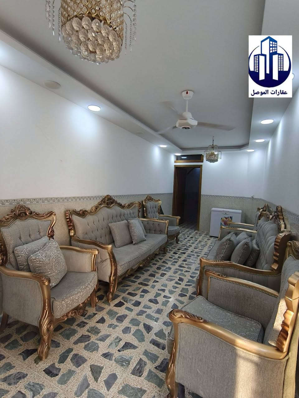 ___ عقارات الموصل الحدباء ___
                    💥🏠  دار للبيع🏠💥
 
🔴 مساحة الدار 150 متر
🔴 الواجة 6 متر 
🔴 موقع الدار حي الكندي الاولى 
🔴 موقع ممتاز جدا 
🔴 شارع  15 متر
🔴 اتجاه الشمس قبلة
🔴 بناء حديث طابقين :
 الطابق الارضي يحتوي على غرفتين نوم واستقبال ومطبخ ومشتملات 
 الطابق الثاني يحتوي على 3 غرف نوم ومطبخ ومشتملات 

   ///////////////////////////////////////////////
 لمعرفة السعر والتفاصيل يرجى زيارة المكتب او الاتصال على
 الرقم         ***********
 
💥 نستقبل جيمع طلباتكم وعروضاتكم....
