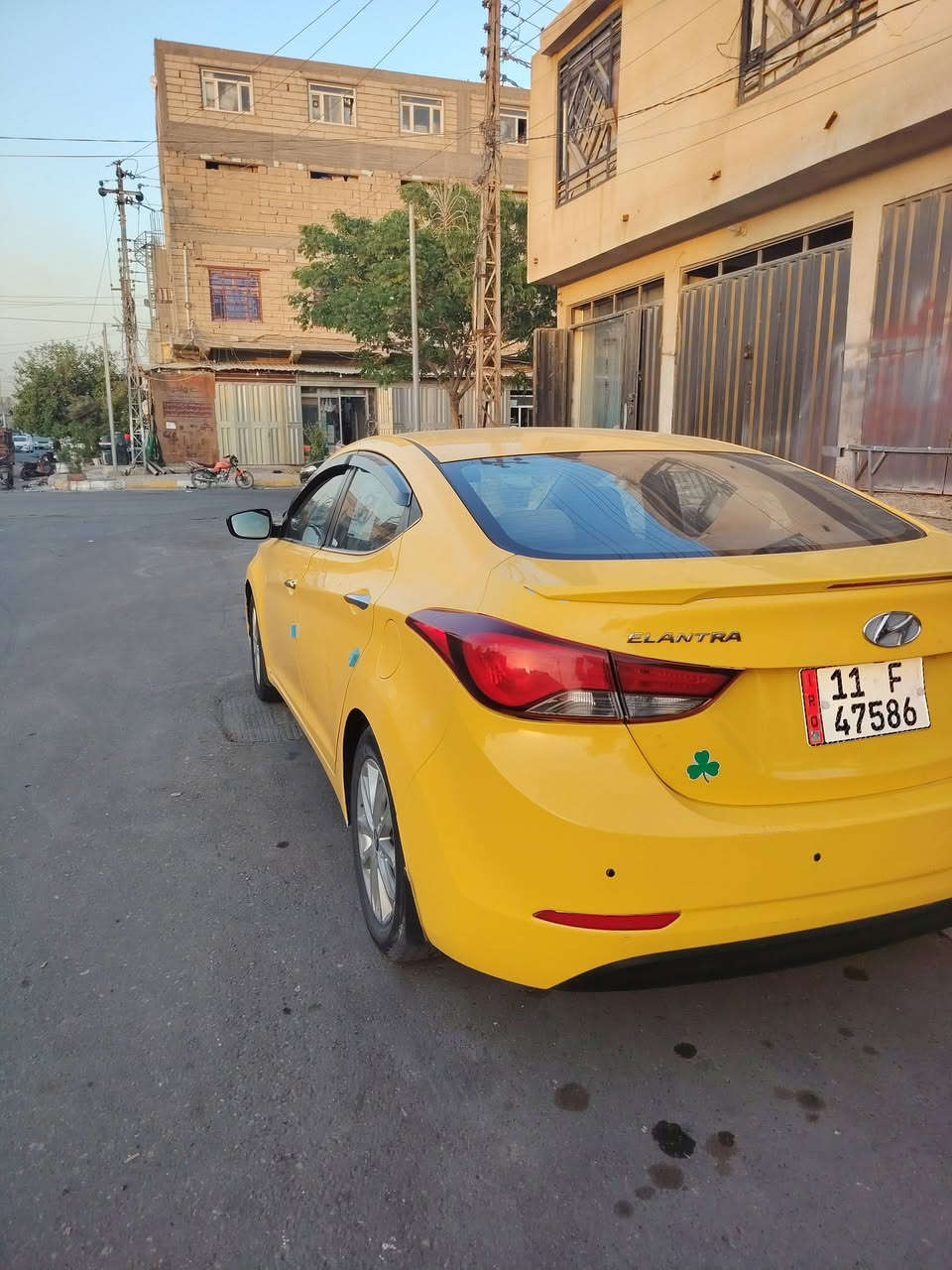 السلام عليكم
هونداي النترا موديل 2015 خليجي
فول مواصفات فتحه بصمه مري شفط تحكامت جهتين كشنات جلد تبريد قطعتين 5ويلكب 4دسك مكينه دوش
السياره كامله كبل للشارع تحول مباشر السعر 100  ا
السيارة بيها دعاميه خلفيه الاستفسار ***********
مكاني كربلاء
