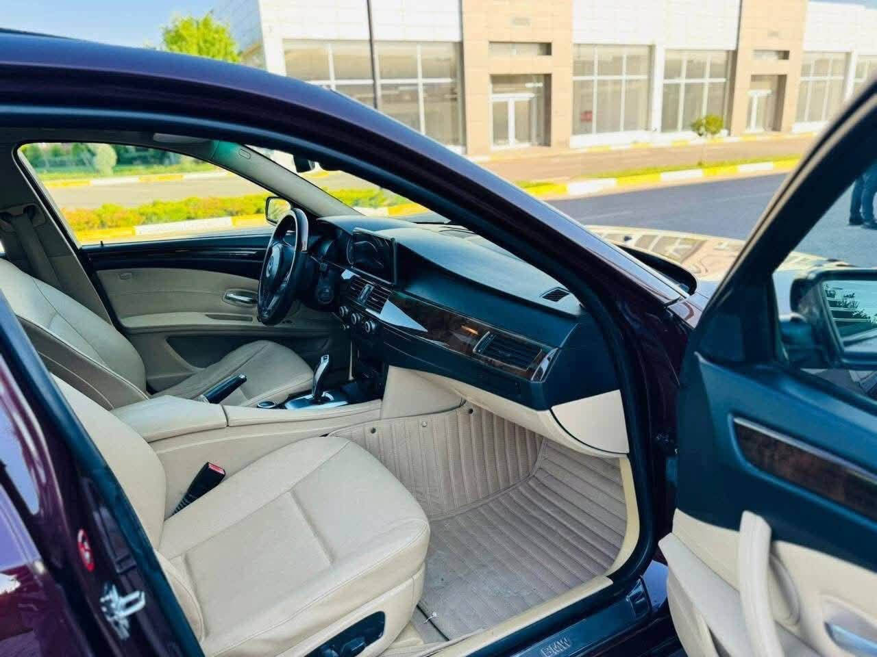السلام عليكم 
BMW E60 530i 2008
السيارة خليجي
المواصفات
محرك نوزل قصير المرغوب
دركه ستيرن M
جنح خلفي M
دشبول حاملة اكواب
وياله ١٩ M تو سايز
 بردات أبواب + برده خلفية كهربائية 
فتحة سقفية
سي دي CD + اواكس + شاشة كار بلي بلادية
منظومة زنون لد عالي ناصي
حدادة الخلفية جيدة جداً
الحدادة الاماميه 80%
ماي زيتي اصلي 
تبريد قطعتين أمامي وخلفي 
السيارة نصبتها كلش حلوة وبعد احلا من الصور 
السعر 135 وبيها مجال للطيبين 
***********
مكان السيارة ديالى بعقوبة
