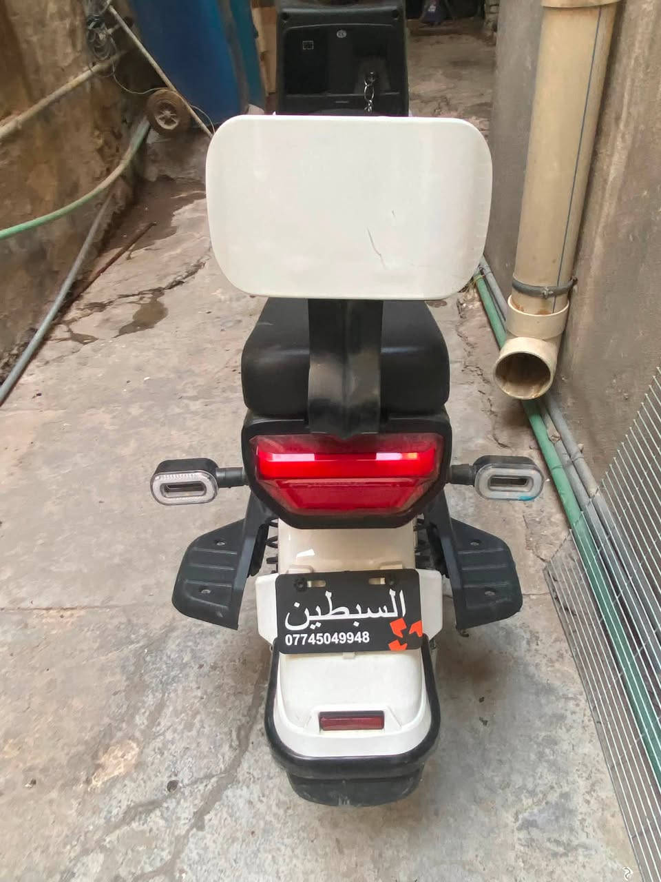 سلام عليكم دراجه شحن E-bike  شركه عالميه للبيع استخدام اقل الشهر والوصل موحود كامل المميزات اشاير لد لايت زينون مقعدين وتحتوي على 4 بطاريات( كبار) وشاشه ديجيتال تحديد اي عطل ممكن يصير وتحتوي على سويجين وبصمتين وتنبيه نظام سرقه ودراجه كامله بحاله الوكاله ‼️ استخدام اقل الشهر السعر375  وبيه مجال الشراي تواصل على الرقم *********** العنوان بغداد كراده
