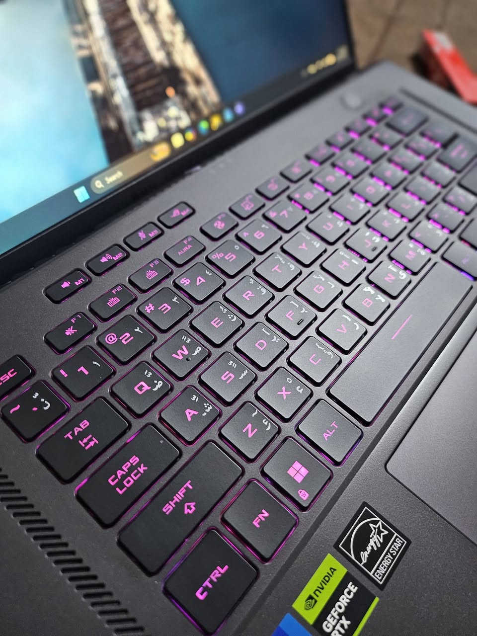 asus zephyrus G16 • RTX 4060 • ٣٢ جيجا رام