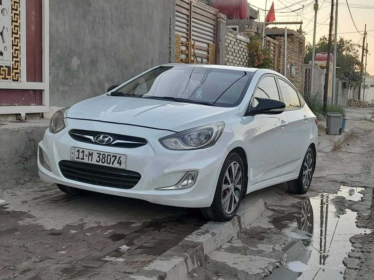 اكسنت موديل 15 بسمي سياره فول عليها ادامه كامله يعني ربع متذب عليها 
السعر 
١٠٨ 
***********
مكاني نجف
