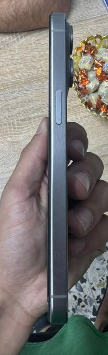 آيفون 15 برو ماكس
بطاريه 84
امبدل شاشه كلشي بي شغال فيس إيدي شغال 
سعره 850 ألف
عنواني مدينه الصدر قرب سوك الحي
***********
