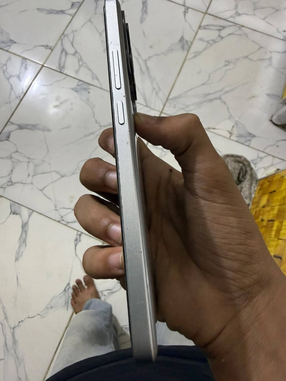 السلام عليكم جهاز بوكو x6pro 5G  بوبجي معروف 120 فريم ذاكره 512 و رام 12+12 و ويا كارتونه و كفر سعره 300 و بي مجال بسيط الجهاز الضهر و الشاشه 100 نضافه فقط الإطار مشخط بسبب الكفر استفسار ***********
