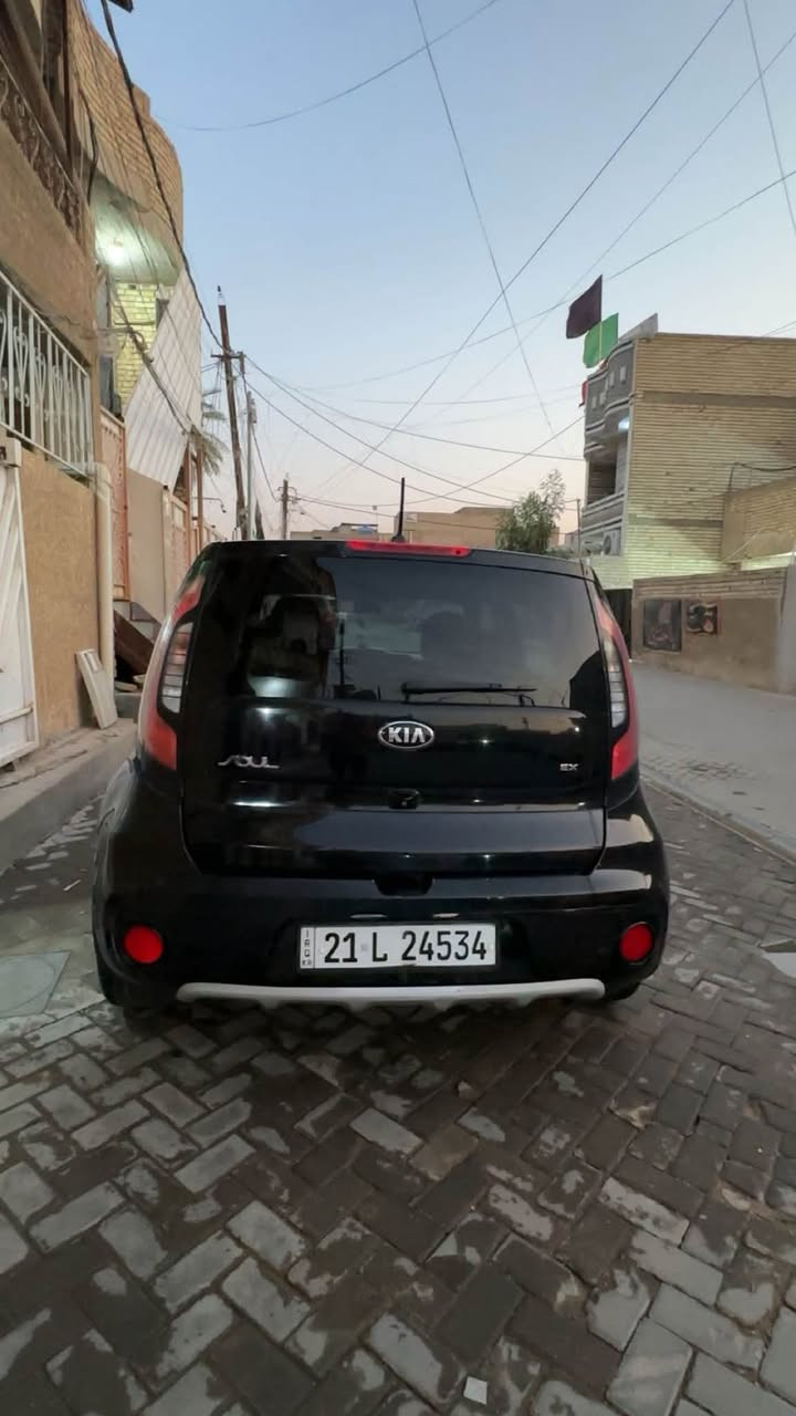 كيا صول 2019 محرك 2000 GDI
وارد كندي ماشية 120 الف كيلو متر صور الحادث موجودة بالمنشور 
المحرك مفتوح 
المواصفات : 3 انظمة قيادة ايكو ، سبورت ،نورمال ،مثبت سرعة،تحكمات ستيرن، كشنات تدفئة، تدفئة ستيرن، مانع انزلاق.
السيارة جاهزة من كلشي تبريد وصدر ومحرك.
رقم سليمانية باسمي تحويل مباشر
السعر 100 وبيها مجال بسيط
المكان الزعفرانية شارع المعهد
رقم الهاتف:***********
