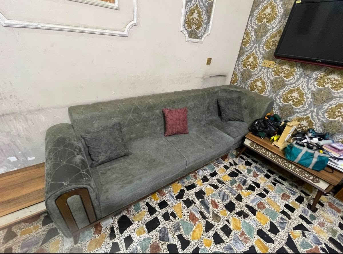 السلام عليكم ورحمة الله وبركاته تخم ديوان 5قطع طول 6 أمتار السعر 300 مكان بغداد ام الكبر الغزلان ***********

