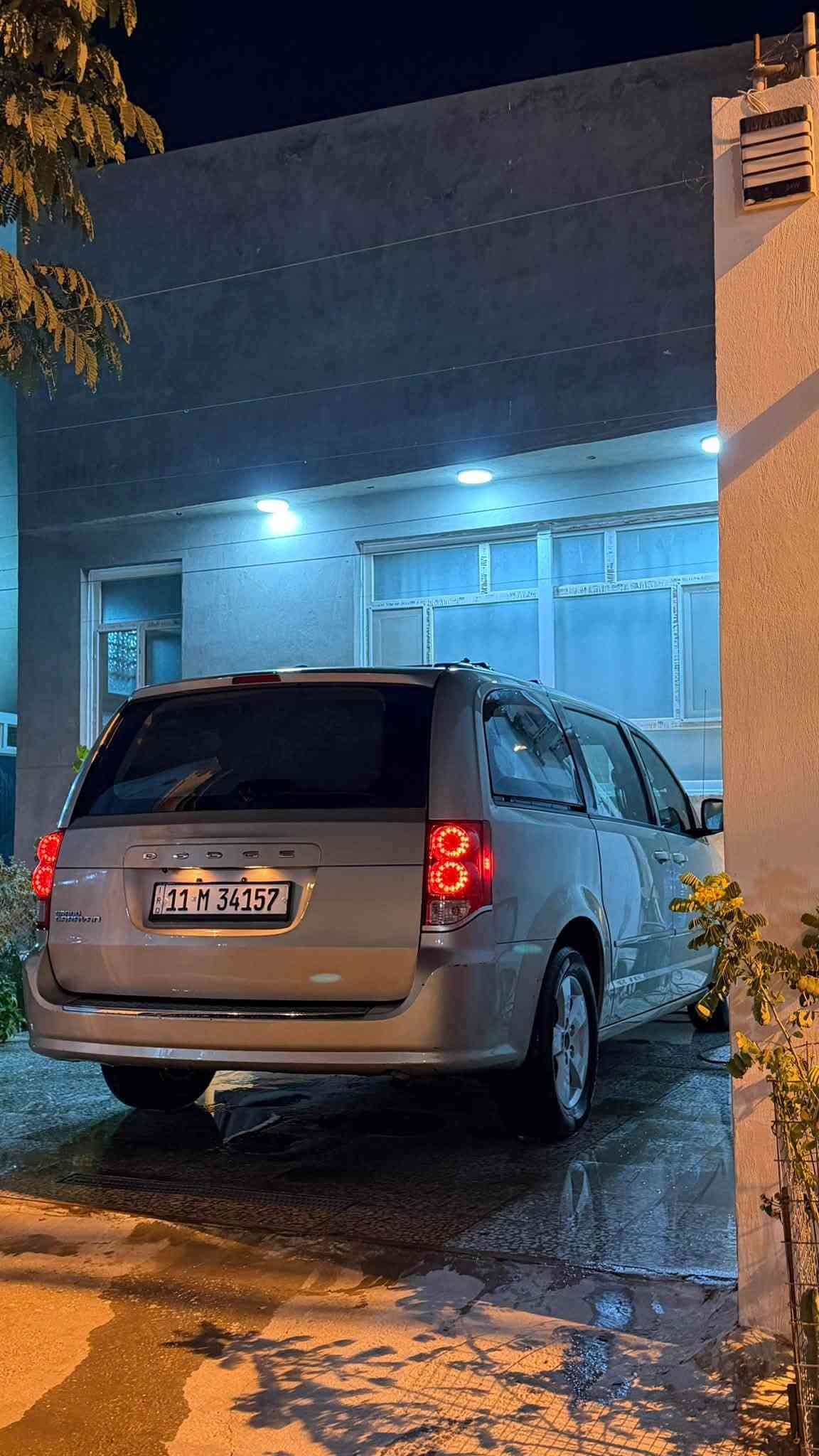 السلام عليكم
دودج كرفان 2013 sxt بيها حادث بامريكا وبيها كم قطعة صبغ وجراد 

ف السياره أبيعها حزام ماشية171الف ميل

رقم بغداد تحويل ثاني يوم 

كير ومكينة وتبريد خير من الله حلوة السيارة مكان السيارة النجف سعرها١٠٥ وقابل للتفاوض 

الهاتف ***********
