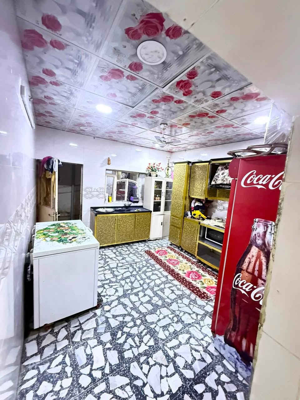 بيت مساحة 144 متر طابق ونص
3 غرف
استقبال
صالة 
حمام غربي وشرقي
إضافة مخزن 
مدينة الصدر قطاع 32 أول فرع ع شارع جوادر 
قريب ع سوق مستشفى مطاعم 
الاستفسار :*********** رقم مسجل واتساب
