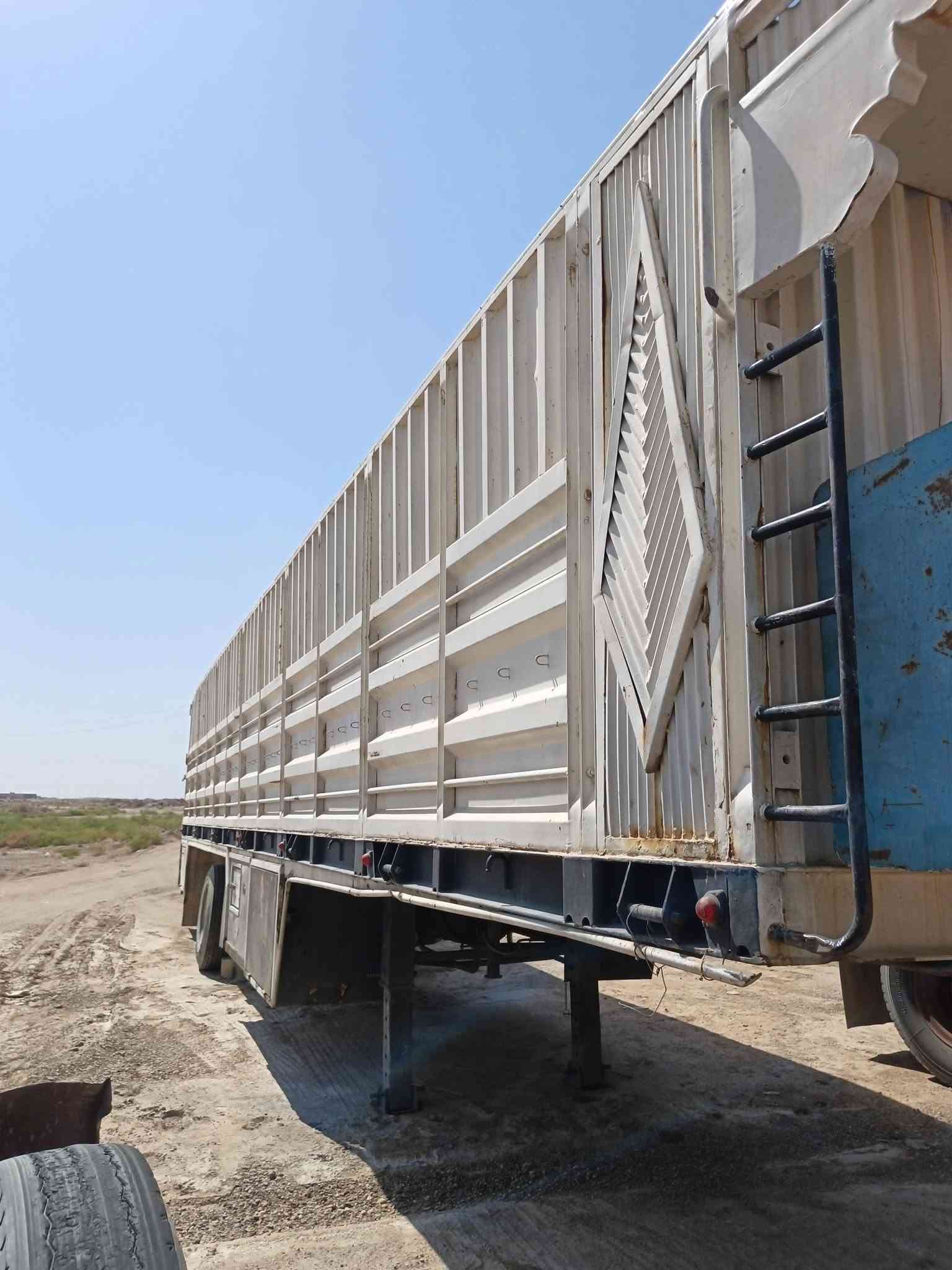 عربانه حداديه البيع جديده بمعنه الكلمه مابيهه نقص غير التايرات  مكان العربانه السريع معرض الباديه بداره أبو هيثم ***********
