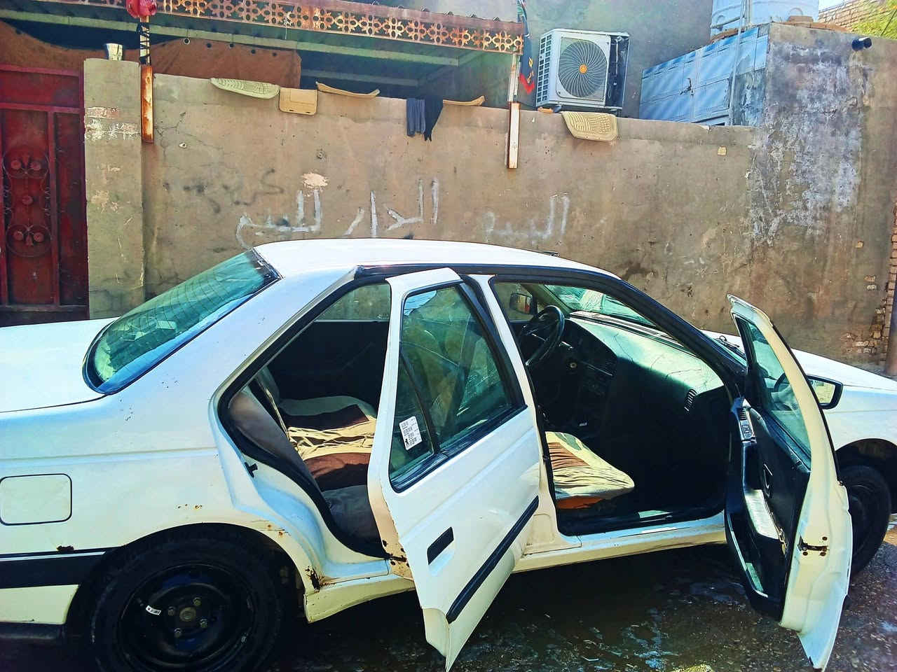 ا السلام عليكم سياره بيجو 405البيع موديل 12 سياره نضيفه السعر خاص  ***********التواصل شريحه لايوجد واتساب
