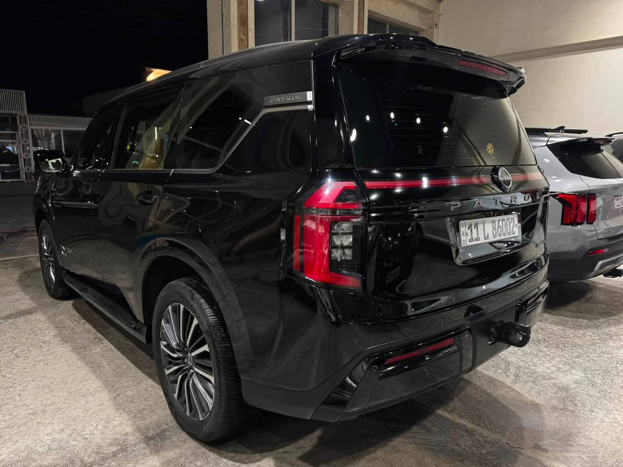 NISSAN PATROL PLATINUM

2026 V6  TWIN TURBO

وكالة السور 

نيسان باترول بلاتينيوم  الشكل الجديد كليا 

أعلي فئة بلاتينيوم توين تربو موديل  2026 

💥 عداد المسافات 13 

رقم بغداد  

المواصفات القوية:

محرك V6 توين تيربو

496 حصان من القوة الخام

عزم 700 نيوتن متر لأداء متفوق

عفشة هيدروليك  جنوط ألمنيوم مقاس 22 بوصة مصابيح LED أمامية وخلفية

تتميز بتصميم عصري و مقصورة فاخرة بشاشة 28.6 بوصة،  نظام صوتي كليبش، 

ومقاعد جلدية بتهوية وتدفئة ومساج ،

كاميرا 360 درجة  مرائة داخلية كاميرا 

هيداب ديسبلاي  ثلاجة داخلية 

فتحة سقف بانورامية،  باب خلفي كهربائي مع مستشعر حركة. لمسات كروم مميزة وشبك أمامي جديد. شاشتان مقاس 14.3 بوصة للمعلومات والترفيه والعدادات.  نظام صوتي ممتاز Klipsch بـ 12 مكبر صوت 

مقاعد جلد فاخر (مبطن) مع وظيفة التدليك والتبريد والتدفئة. إضاءة داخلية محيطية متعددة الألوان، شاشة عرض أمامية (HUD).

شاشات ترفيه خلفية نظام القيادة الذكي ProPILOT. كاميرات محيطية 360 درجة مع خاصية "الرؤية غير المرئية" تحت غطاء المحرك. مثبت سرعة ذكي، نظام المحافظة على المسار، كشف النقطة العمياء.

فرملة طوارئ تلقائية أمامية وخلفية

ثلاثة صفوف مقاعد (تتسع لـ 7 أو 8 ركاب).

ناقل حركة أوتوماتيكي 9 سرعات يعطيك استجابة سلسة وثبات كامل

🚀 نظام الدفع الرباعي الذكي (4WD) مع أنماط قيادة متعددة

تحكم مثالي على الطرق السريعة وأصعب التضاريس 💪

✨ باترول بلاتينيوم تيربو 2026

📍📍📍📍📍📍📍📍📍
للاستفسار: ***********

 السعر: 🟧 السعر علق يوصلك السعر 📮

معارض البياع_شارع الوسط_معرض العربة لتجارة السيارات

#للبيع #سيارات_للبيع #بيع_سيارات #سيارات #بغداد #نيسان #باترول
