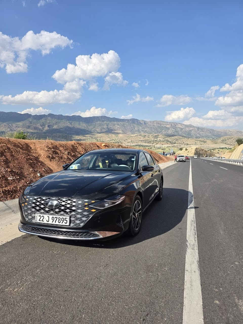 هونداي ازيره كوري 2022
كفاله عامه من الضربه 
سياره كوري داخله 4قطع رش بدون فتح 
بسمي هزه جديده 
مواصفات 1/1 فول عده لفتحه 
تخم تواير جدد باتري جديد ماتصرف عليه ربع 
اذا شراي راسني وبل خدمه المكان الوركاء 
***********

