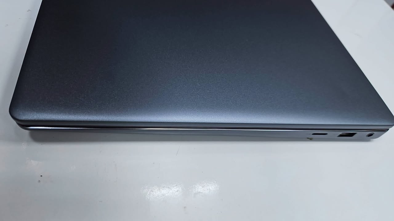 🔥 Dell Vostro 7590 | أداء قوي بسعر 550 ألف فقط!

💻 المواصفات:

✔️ المعالج: Intel Core i7-9750H – الجيل التاسع

✔️ الرام: 16GB DDR4
✔️ التخزين: 512GB SSD

✔️ كرت الشاشة: NVIDIA GTX 1050 – 3GB

✔️ كرت داخلي: Intel UHD 630 8GB
✔️ الشاشة: 15.6" FHD

💰 السعر: 550,000 دينار عراقي فقط

🎁 شامل التوصيل والملحقات كاملة.

نص مكتوب في الصور:
- Intel(R) Core(TM) i7-9750H CPU @ 2.60GHz
- Task Manager File Options View Processes Performance App history Startup Users Details Services CPU 0% 1.27 GHz Memory 3.8/15.8 GB (24%) Disk 0 (C:) SSD 0% GPU 0 Intel(R) UHD Graphic... 0% GPU 1 NVIDIA GeForce GTX... 0% (48 °C) CPU Intel(R) Core(TM) i7-9750H CPU @ 2.60GHz % Utilization 60 seconds 0 Utilization 0% Speed 1.27 GHz Processes 173 Threads 2401 Handles 79668 Up time 2:20:38:05 Base speed: 2.59 GHz Sockets: 1 Cores: 6 Logical processors: 12 Virtualization: Enabled L1 cache: 384 KB L2 cache: 1.5 MB L3 cache: 12.0 MB Fewer details Open Resource Monitor Type here to search