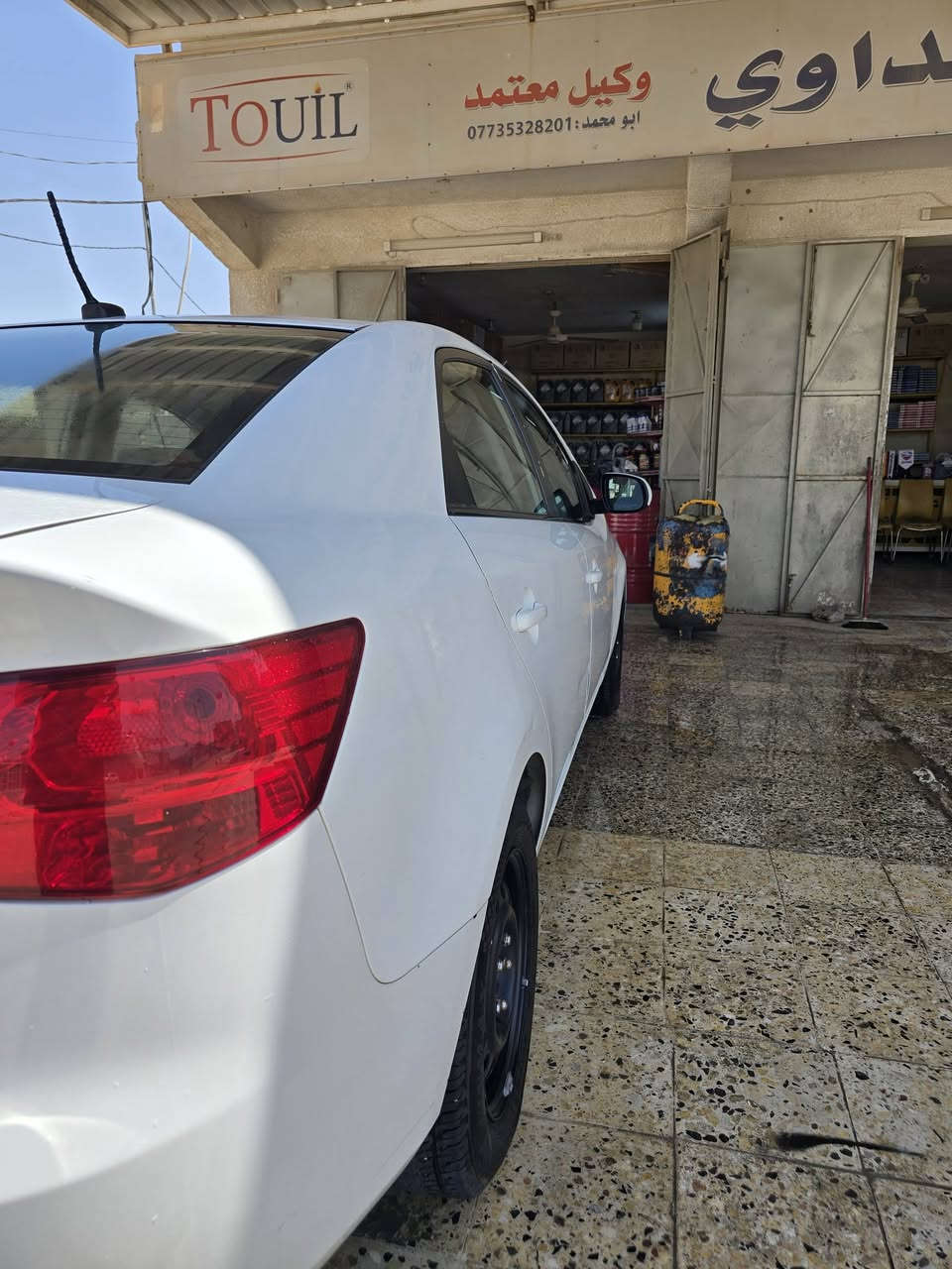 السلام عليكم فورتي 2013 امريكي 2000 سياره مال جناي خير من الله بيها صبغ فقط جاملغ خلفي مابيها قطرة معجون 
السعر 100 
***********
