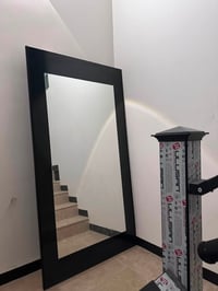 تتوفر مرآيا للبيع كبيرة متر و٧٥ تقريباً  جديدة ونظيفة جدا ً  للشراي فق...