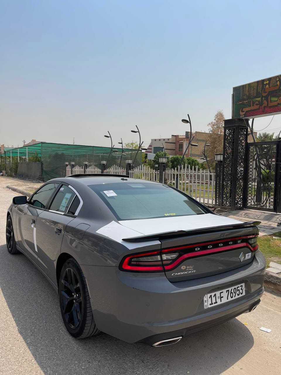السلام عليكم 
جارجر   2019
تقرير تعمل وتسير 
رقم بغداد بسمي
ماشيه 85 mi
كفاله عامه حته الداميات 
لون اسمنتي 
[مواصفات فول]
فتحه 
كشنات جلد تدفئه تبريد كهرباء 
كشن خزن ميموري 
منضومة زنون 
ويل 20
هيتر بلمري 
تخم تاير جديد 
حداديه جديده
مكينه وكير كفاله 
تبريد ثلج 
سياره عليه ادامه عامه 
سياره مال بيت وجاهره للاخير 
استفسار اكثر اتصل
***********
