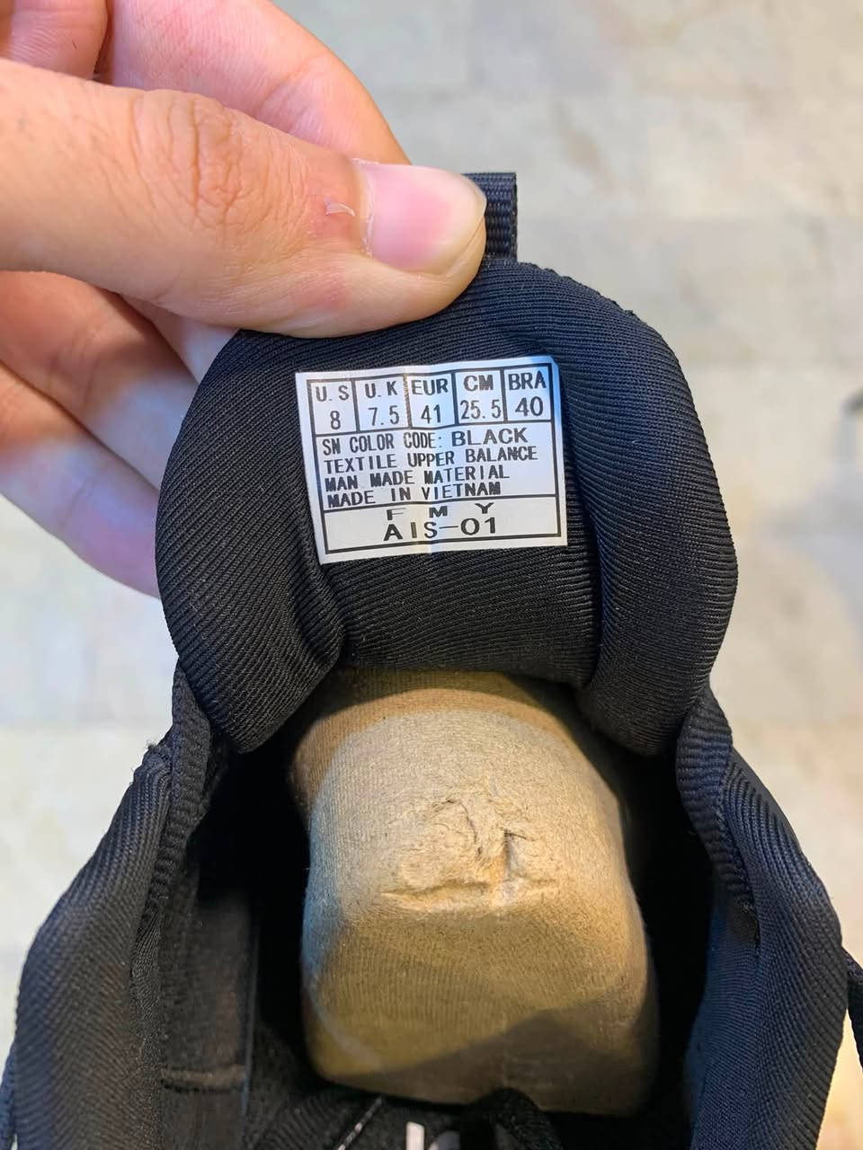 حذاء من ماركة ASICS 💥
قاعدة طبية القطعة تنلبس كاجول او سبورت
النظافة 100‎%‎ 
القياس : 41 قالب ستندر
السعر : 30،000 ✅
الي يحب يحجز القطعة هذا رقم التواصل : ***********
