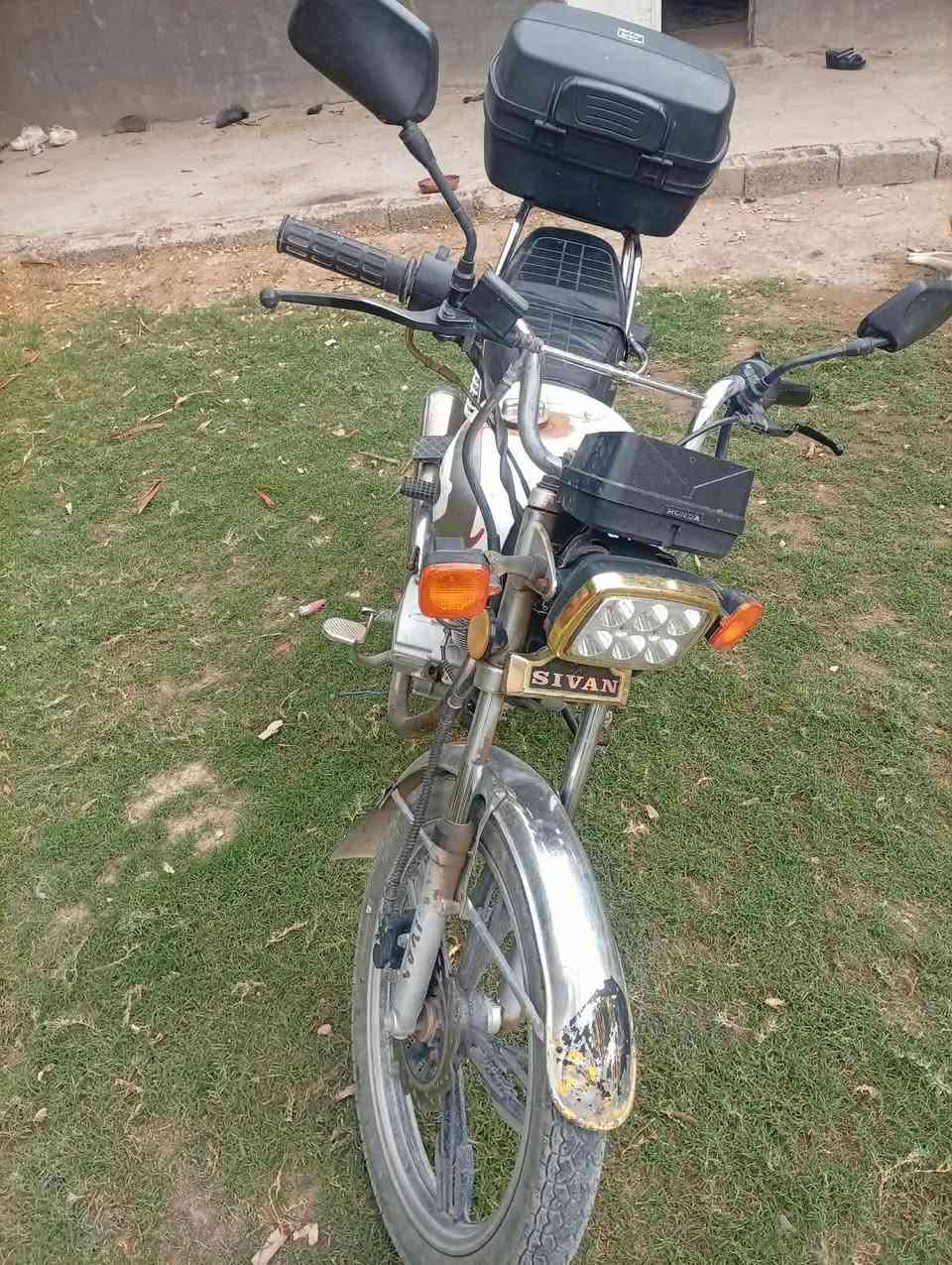 سلام عليكم دراجه للبيع السعر 450وبيه مجال عنواني جسر ديالى ستفسار تصل عله هاذه ريم*********** مكلف بلنشر

