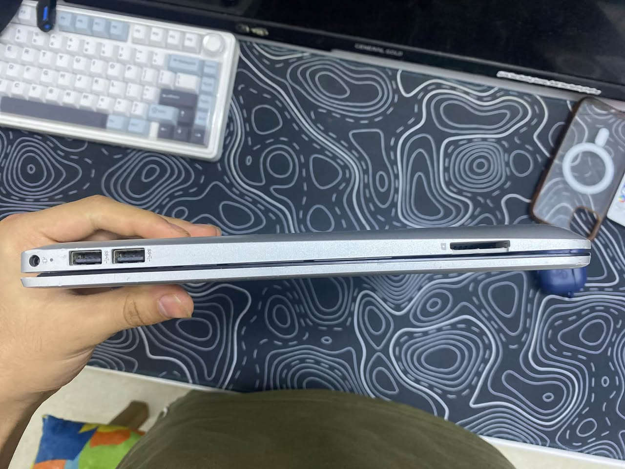 💻 للبيع لابتوب HP 15-dw3087ne 🔥
🔷 الموديل: HP Laptop 15-dw3087ne
🔷 المعالج: Intel Core i5-1135G7 ⚡
🔷 الجيل: الجيل الحادي عشر (11th Gen)
🔷 الرام: 8GB DDR4 (قابل للزيادة) 🚀
🔷 التخزين: High-Speed SSD 512
🔷 الشاشة: 15.6" FHD (60Hz)
🔷 كرت الشاشة: Intel Iris Xe Graphics
🔷 النظام: Windows 11
🔷 مناسب جداً للدراسة، العمل، المونتاج الخفيف، والألعاب المتوسطة.
✨ الجهاز نظيف بحالة ممتازة جداً وفقط زر المسافه طالع عن مكانه وتكدر تسويه بسهوله
⚡ أداء سريع واستجابة ممتازة
💵 السعر: 515 الف دينار عراقي فقط
📍 المكان: [صلاح الدين /تكريت]
📦 توصيل موجود لكل العراق
📩 للاستفسار والتفاصيل مراسلة الخاص أو الاتصال على الرقم ⬇️
[***********]
(متوفر واتساب أيضاً)
وعلى هيج مواصفات ونظافه ماتلكه هيج سعر
