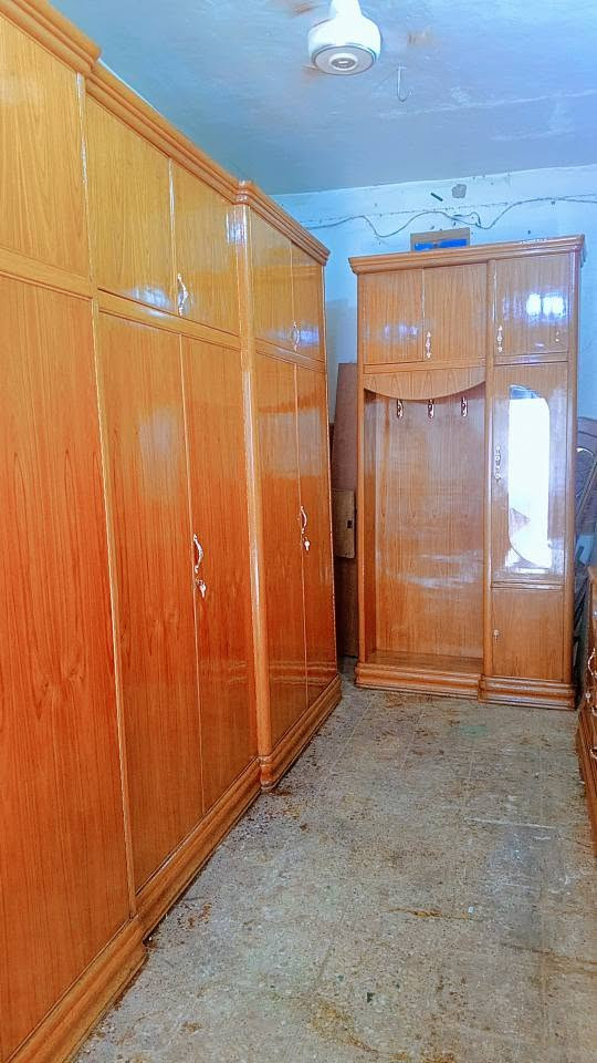 سلام عليكم 
غرفه 6 ابواب طابقين داخل خارج صاج ضهر 5 ملم بايه فريزه نضافته 95 بلميه للبيع سعره 900 الف العنوان شارع المدينه للاستفسار اتصل 
‏‪***********‬‏ النجف, العراق
