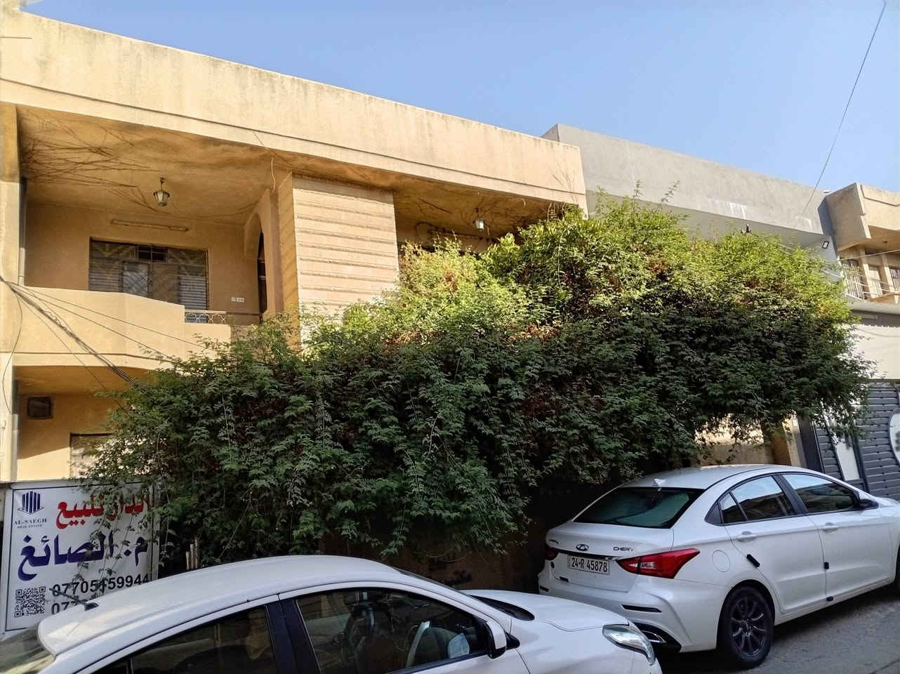 للبيع٠٠دار سكني ملك صرف مساحته ٢٠٠ متر في حي البلديات مقابل حي السكر يم الركن عن الشارع العام طابقين صالح للسكن والبيع بسعر الأرض موقع جيد سعر المتر مليون و١٠٠ الف ٠٠للتواصل *********** وتبقى ثقتكم سلم لنجاحنا ٠٠٠
