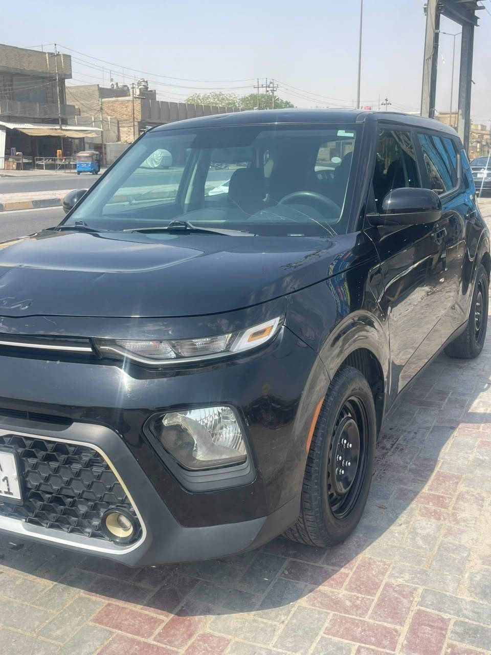 السلام عليكم 
كيا صول موديل 22 رقم كربلاء سياره جديده بمعنى لكلمه ماشية 56 الف بيها بارد بالباب بصفحه عكس سائق السعر 128
مكاني كربلاء 
***********
