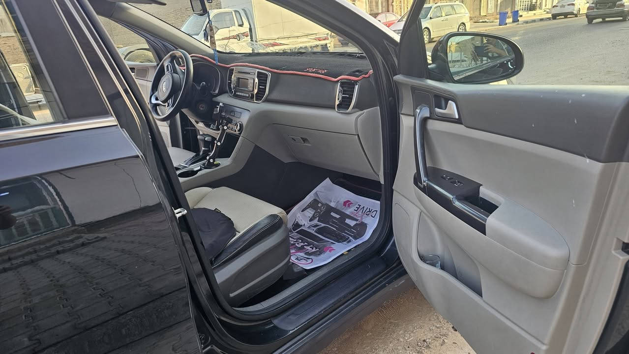 سيارة سبورتج للبيع موديل ٢٠١٨ خليجية
سيارة مكفولة من الضربة فقط باب الجنطة محرك مكفول تخم تاير توني  مبدلهن منظومة كاملة للتبريد فول برودة سيارة مواصفات الاساسية سيارة خير من الله ترايها للبصرة السيارة باسمي ورقم دولي وهزة جديدة سعر السيارة١٧١ وبيها مجال مكان سيارة النجف  للتواصل على الرقم التالي *********** الرقم بيه واتساب
