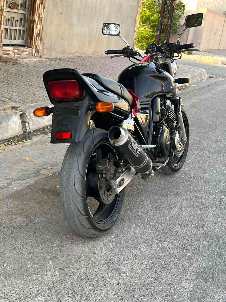 سلام عليكم سي بي فور جيل اول موديل 99
دراجة كفاله عامه من تاير للا تاير 
كير محرك كهربيات شرط 
شلع معدل 
دراجة مل حاويه مو مل شارع 
نقص برغي مابهيا 
اورق منفيس مكاتبه فقط 
إذا ماتفهم بيهن لتسال ولتكسر 
العنوان كركوك 
شراي اتصال وتدلل
