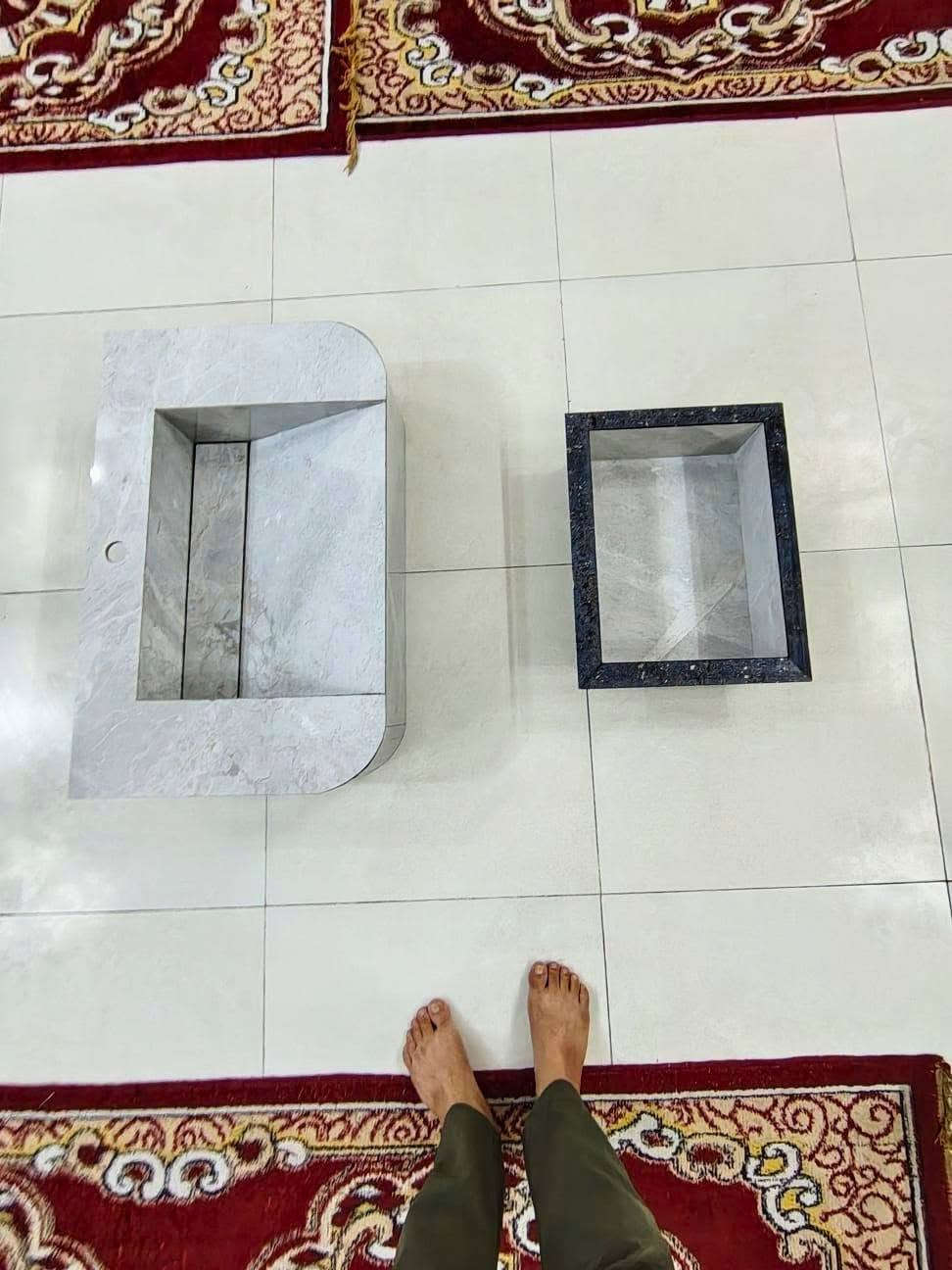 اللهم صلِّ على محمد وآل محمد الطيبين الطاهرين. 🌿

بعد غيابٍ طويل، وبسبب بعض الظروف والانشغالات، نعود إليكم من جديد 🤍

واليوم بفضل الله نعود بعملٍ جديد من أعمال معمل الأخوين ✨

🔹 رفّ حمّام مصمّم ومُنفّذ من البورسلين.
🔹 مغسلة حمّام منفّذة من بورسلين الجدار نفسه، بتنسيق متناسق وأنيق.
🔹 دقّة في القص والتنفيذ، مع استغلال المساحة بطريقة عملية وجمالية.

الفكرة مو بس تركيب بورسلين…
الفكرة أن نحول البورسلين إلى قطعة متكاملة تضيف فخامة وترتيب للمكان.

نشتغل حسب المساحة، والذوق، والتصميم اللي يناسبكم 🤍
للتواصل او الطلب:-
 ***********
***********

معمل الأخوين
لمسة الأخوين… إبداعاً لا حدود له.
فخامة البورسلين تبدأ من التفاصيل.
